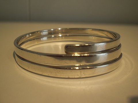 Bent Knudsen armring i sterling sølv.