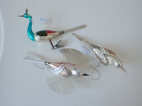 3 stk. glasjulepynt - fugle med intakte glasfjer. Sælges individuelt.Fugl nederst er solgt.