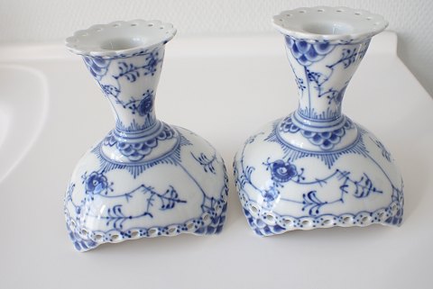 Kgl. Porcelæn - helblonde lysestager. #1/1138.